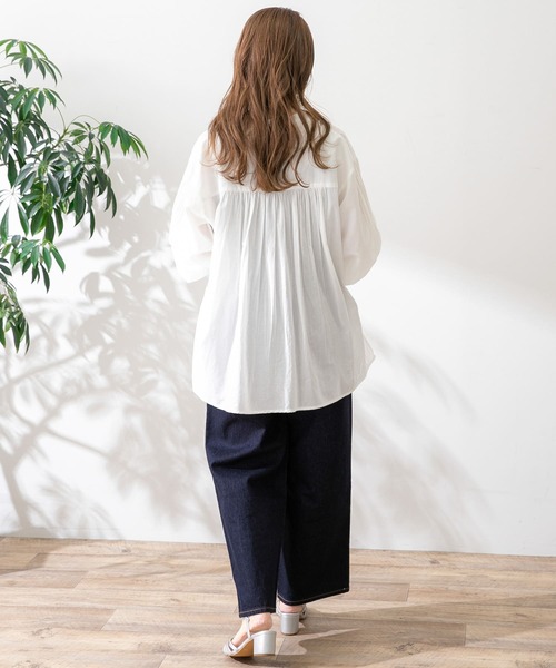 URBAN RESEARCH Sonny Label（アーバンリサーチサニーレーベル）の「コットンタックドレスシャツ（シャツ/ブラウス・レディース・チャコールグレー/オフホワイト/ミント/ラベンダー・FREE）」の15枚目の写真