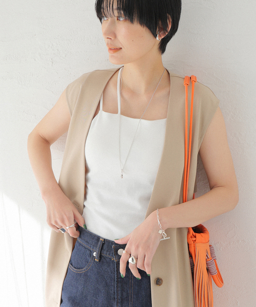 JOINT WORKS（ジョイントワークス）の「【COMMRE/コムル】アシメストラップ カップ付きキャミ（キャミソール・レディース・ホワイト/ブラック・FREE）」の2枚目の写真