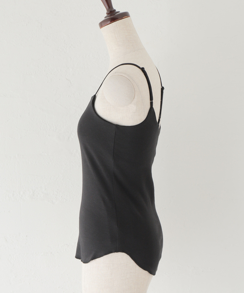 JOINT WORKS（ジョイントワークス）の「【COMMRE/コムル】アシメストラップ カップ付きキャミ（キャミソール・レディース・ホワイト/ブラック・FREE）」の9枚目の写真