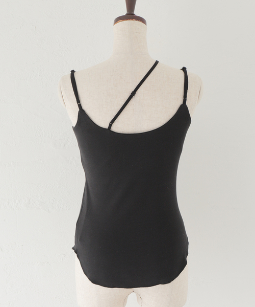 JOINT WORKS（ジョイントワークス）の「【COMMRE/コムル】アシメストラップ カップ付きキャミ（キャミソール・レディース・ホワイト/ブラック・FREE）」の10枚目の写真