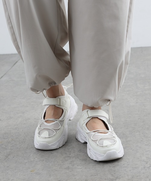 COLONY 2139（コロニートゥーワンスリーナイン）の「レースアップスニーカーサンダル（サンダル・レディース・ブラック/ホワイト・SMALL/MEDIUM/LARGE）」の20枚目の写真