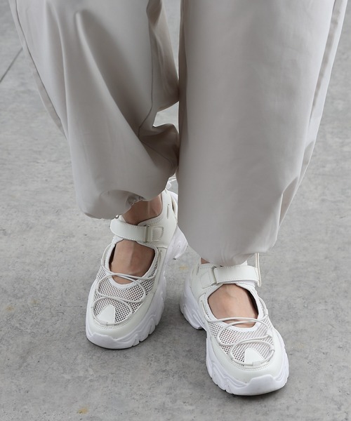 COLONY 2139（コロニートゥーワンスリーナイン）の「レースアップスニーカーサンダル（サンダル・レディース・ブラック/ホワイト・SMALL/MEDIUM/LARGE）」の7枚目の写真