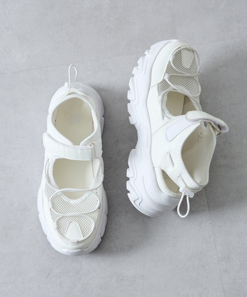 COLONY 2139（コロニートゥーワンスリーナイン）の「レースアップスニーカーサンダル（サンダル・レディース・ブラック/ホワイト・SMALL/MEDIUM/LARGE）」の16枚目の写真