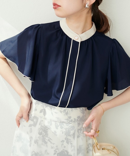 natural couture(ナチュラルクチュール)の「デザイン釦配色フレア袖ブラウス(シャツ/ブラウス・レディース・サックスブルー/グリーン/オフホワイト/ブルー/モカ/ネイビー・FREE)」の4枚目の写真