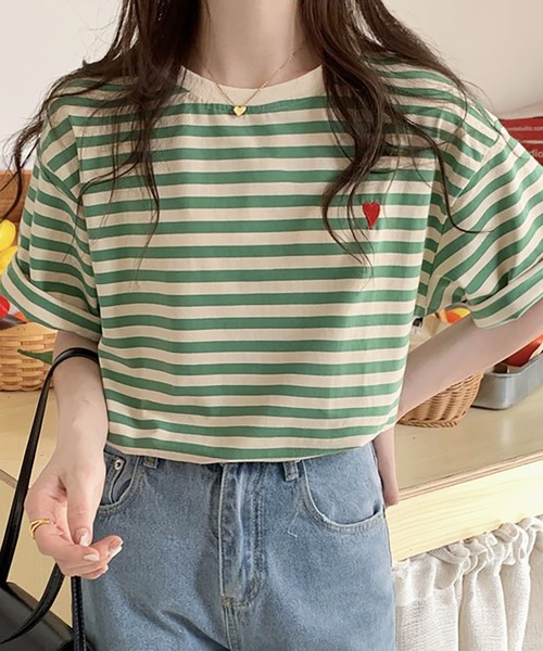 Girly Doll(ガーリードール)の「ハートのロゴがポイント。クルーネックカラーボーダーTシャツ(Tシャツ/カットソー・レディース・ブラック/イエロー/レッド/グリーン/ライトピンク/ブラウン/ミント/ネイビー/グレー/ライトイエロー/ライトベージュ/ライトブルー・F)」の5枚目の写真