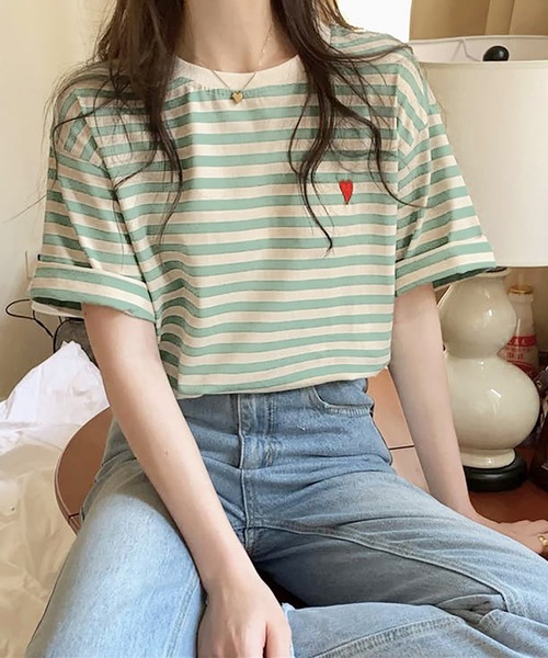 Girly Doll(ガーリードール)の「ハートのロゴがポイント。クルーネックカラーボーダーTシャツ(Tシャツ/カットソー・レディース・ブラック/イエロー/レッド/グリーン/ライトピンク/ブラウン/ミント/ネイビー/グレー/ライトイエロー/ライトベージュ/ライトブルー・F)」の6枚目の写真