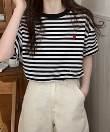 ハートのロゴがポイント。クルーネックカラーボーダーTシャツ