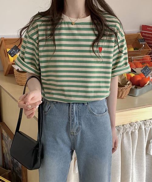 Girly Doll(ガーリードール)の「ハートのロゴがポイント。クルーネックカラーボーダーTシャツ(Tシャツ/カットソー・レディース・ブラック/イエロー/レッド/グリーン/ライトピンク/ブラウン/ミント/ネイビー/グレー/ライトイエロー/ライトベージュ/ライトブルー・F)」の17枚目の写真