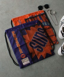Mitchell&Ness（ミッチェル&ネス）の「【Mitchell&Ness/ミッチェル&ネス】NBA TEAM LOGO CINCH BAG/チームロゴシンチバッグ/CELTICS BULLS LAKERS KNICKS SUNS（バックパック/リュック）」