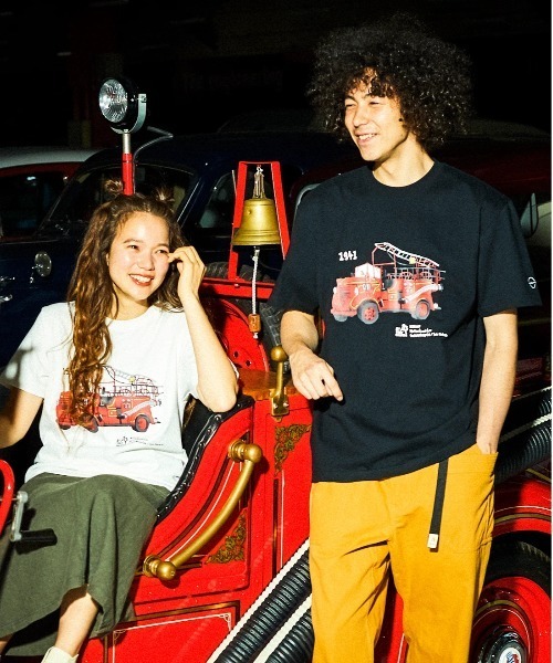 go slow caravan(ゴースローキャラバン)の「ニッサン180型消防ポンプ車 TEE(Tシャツ/カットソー・メンズ・ブラック/ホワイト・XX-LARGE/MEDIUM/LARGE/X-LARGE)」の17枚目の写真