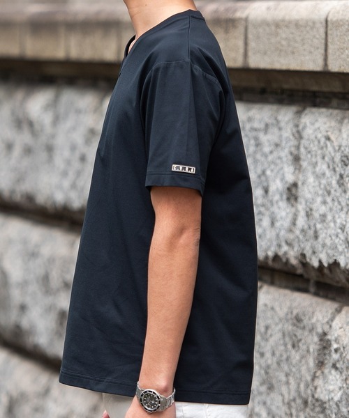 SILVER BULLET(シルバーバレット)の「『CavariA/キャバリア』綿タッチポリエステルVネックTEE(Tシャツ/カットソー・メンズ・ホワイト/ブラック・L/XL/M)」の10枚目の写真