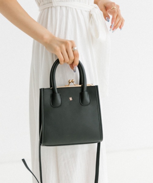 OLIVE des OLIVE（オリーブデオリーブ）の「2023AW　エンブレム付きがま口インバッグ 1032120010（ショルダーバッグ・レディース・ブラック/ホワイト/アイボリー・FREE）」の7枚目の写真