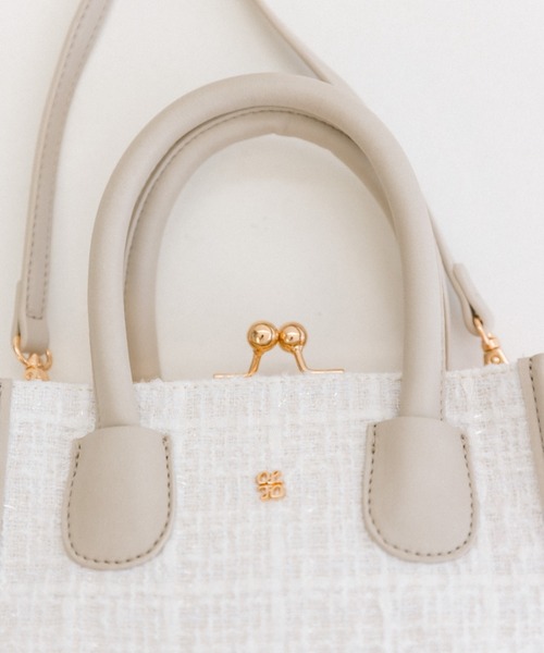 OLIVE des OLIVE（オリーブデオリーブ）の「2023AW　エンブレム付きがま口インバッグ 1032120010（ショルダーバッグ・レディース・ブラック/ホワイト/アイボリー・FREE）」の13枚目の写真