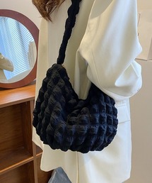ぽこぽこが可愛くて今っぽ。ワッフル生地ショルダーバッグ