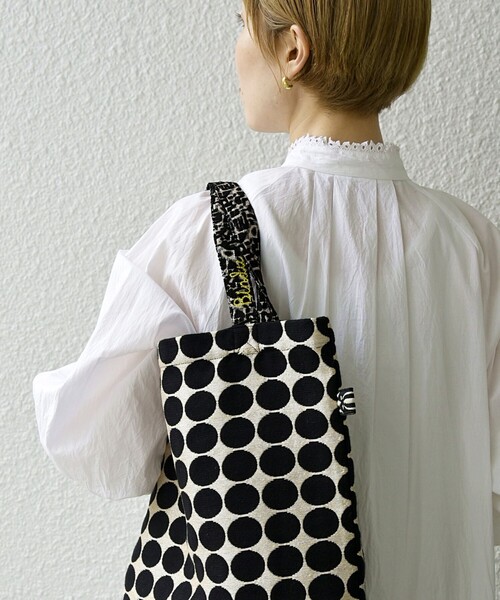 BINDU（ビンドゥー）の「【SHIPS any別注】BINDU: デザイン ジャカード トートバッグ（トートバッグ・レディース・チャコールグレー/シルバー/ブラック/ゴールド/ブルー/レッド・ONE SIZE）」の8枚目の写真