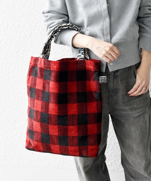 BINDU（ビンドゥー）の「【SHIPS any別注】BINDU: デザイン ジャカード トートバッグ（トートバッグ・レディース・チャコールグレー/シルバー/ブラック/ゴールド/ブルー/レッド・ONE SIZE）」の12枚目の写真