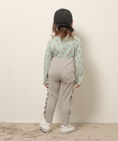 Lycee mine(リセマイン)の「【エニウェアシリーズ】サイドフリル9分丈スリムパンツ(その他パンツ・キッズ・グレイッシュベージュ/ベビーピンク/モカ/サックスブルー/ライトベージュ/ブラック・100cm/120cm/110cm/140cm/130cm)」の16枚目の写真