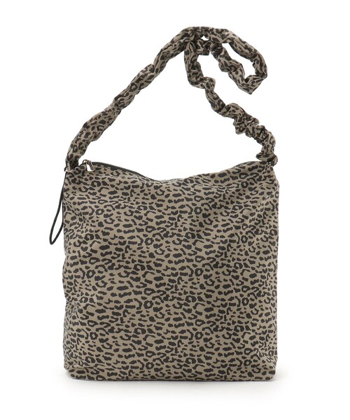 OPAQUE.CLIP（オペークドットクリップ）の「◆【2WAY／A4対応可能】ドロストギャザーフリルハンドルワンショルダー（ショルダーバッグ・レディース・ブラック/ベージュ/ホワイト系3/グレー/ベージュ系その他・00）」の5枚目の写真