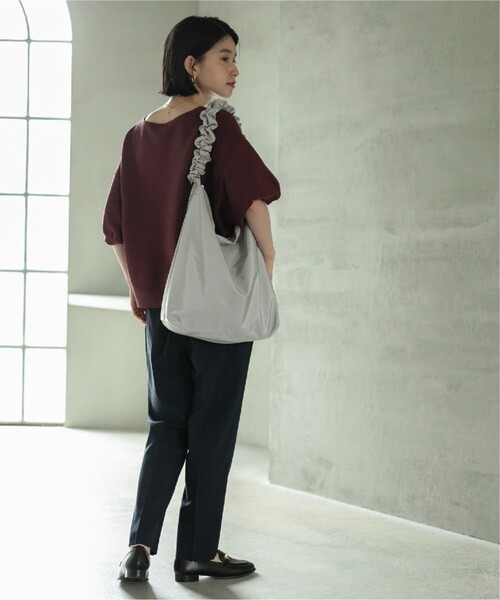 OPAQUE.CLIP（オペークドットクリップ）の「◆【2WAY／A4対応可能】ドロストギャザーフリルハンドルワンショルダー（ショルダーバッグ・レディース・ブラック/ベージュ/ホワイト系3/グレー/ベージュ系その他・00）」の20枚目の写真