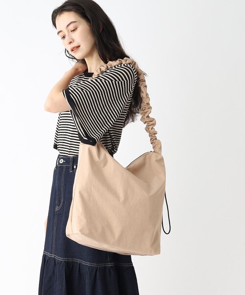 OPAQUE.CLIP（オペークドットクリップ）の「◆【2WAY／A4対応可能】ドロストギャザーフリルハンドルワンショルダー（ショルダーバッグ・レディース・ブラック/ベージュ/ホワイト系3/グレー/ベージュ系その他・00）」の17枚目の写真