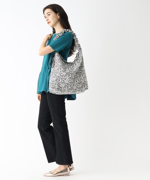 OPAQUE.CLIP（オペークドットクリップ）の「◆【2WAY／A4対応可能】ドロストギャザーフリルハンドルワンショルダー（ショルダーバッグ・レディース・ブラック/ベージュ/ホワイト系3/グレー/ベージュ系その他・00）」の9枚目の写真