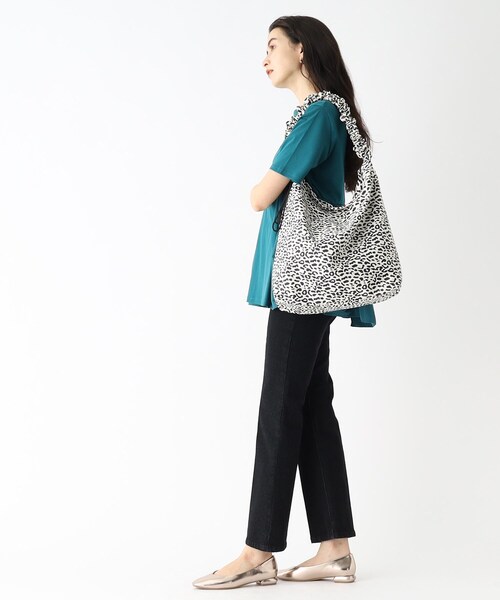 OPAQUE.CLIP（オペークドットクリップ）の「◆【2WAY／A4対応可能】ドロストギャザーフリルハンドルワンショルダー（ショルダーバッグ・レディース・ブラック/ベージュ/ホワイト系3/グレー/ベージュ系その他・00）」の14枚目の写真