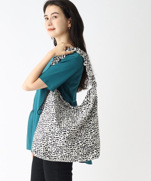 OPAQUE.CLIP（オペークドットクリップ）の「◆【2WAY／A4対応可能】ドロストギャザーフリルハンドルワンショルダー（ショルダーバッグ・レディース・ブラック/ベージュ/ホワイト系3/グレー/ベージュ系その他・00）」の19枚目の写真