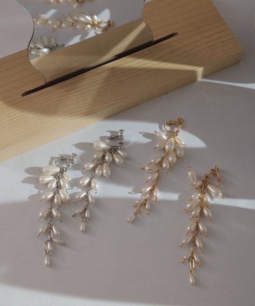 PourVous（プールヴー）の「ウィステリアモチーフイヤリング 結婚式 同窓会 オケージョン 二次会（イヤリング・レディース・シルバー/ゴールド・FREE）」の5枚目の写真