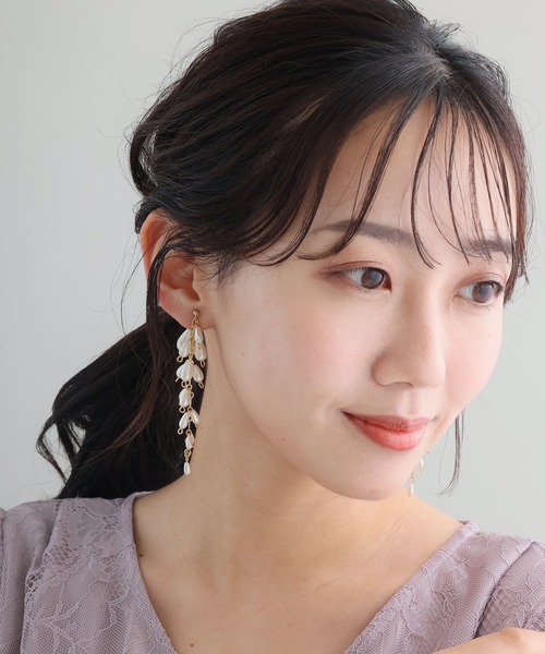 PourVous（プールヴー）の「ウィステリアモチーフイヤリング 結婚式 同窓会 オケージョン 二次会（イヤリング・レディース・シルバー/ゴールド・FREE）」の10枚目の写真