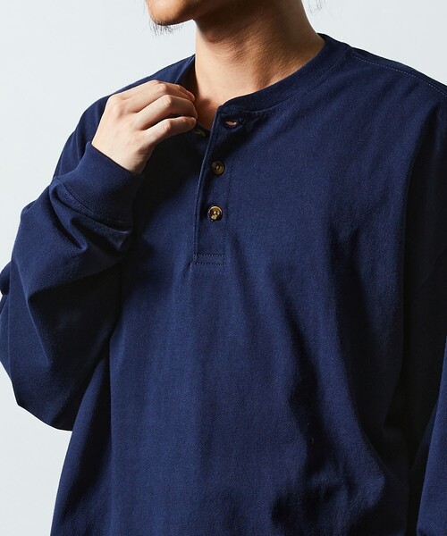 FREAK'S STORE(フリークスストア)の「限定展開 9オンス Heavyweight ビッグシルエット ヘンリーネック ロングスリーブTシャツ/ヘビーウェイト/ロンTEE(Tシャツ/カットソー・メンズ・ネイビー/スミクロ/ブラック/アッシュグレー/グレイッシュベージュ/ホワイト・SMALL/LARGE/MEDIUM)」の6枚目の写真