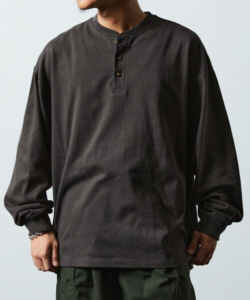 FREAK'S STORE(フリークスストア)の「限定展開 9オンス Heavyweight ビッグシルエット ヘンリーネック ロングスリーブTシャツ/ヘビーウェイト/ロンTEE(Tシャツ/カットソー・メンズ・ネイビー/スミクロ/ブラック/アッシュグレー/グレイッシュベージュ/ホワイト・SMALL/LARGE/MEDIUM)」の3枚目の写真
