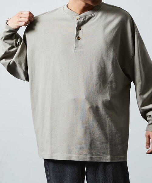 FREAK'S STORE(フリークスストア)の「限定展開 9オンス Heavyweight ビッグシルエット ヘンリーネック ロングスリーブTシャツ/ヘビーウェイト/ロンTEE(Tシャツ/カットソー・メンズ・ネイビー/スミクロ/ブラック/アッシュグレー/グレイッシュベージュ/ホワイト・SMALL/LARGE/MEDIUM)」の5枚目の写真