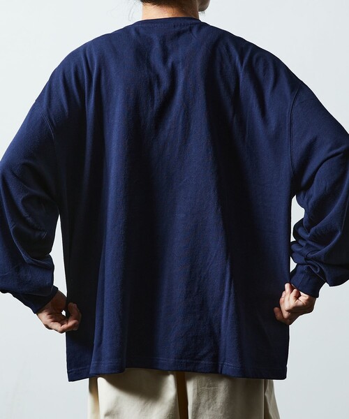 FREAK'S STORE(フリークスストア)の「限定展開 9オンス Heavyweight ビッグシルエット ヘンリーネック ロングスリーブTシャツ/ヘビーウェイト/ロンTEE(Tシャツ/カットソー・メンズ・ネイビー/スミクロ/ブラック/アッシュグレー/グレイッシュベージュ/ホワイト・SMALL/LARGE/MEDIUM)」の7枚目の写真