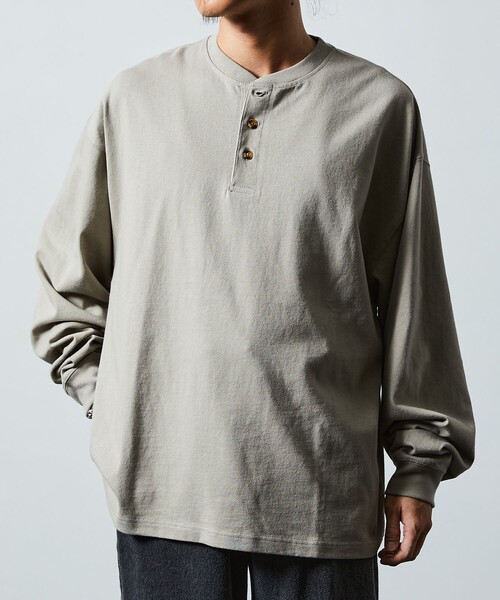 FREAK'S STORE(フリークスストア)の「限定展開 9オンス Heavyweight ビッグシルエット ヘンリーネック ロングスリーブTシャツ/ヘビーウェイト/ロンTEE(Tシャツ/カットソー・メンズ・ネイビー/スミクロ/ブラック/アッシュグレー/グレイッシュベージュ/ホワイト・SMALL/LARGE/MEDIUM)」の9枚目の写真