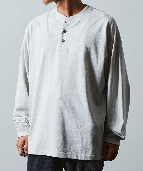 FREAK'S STORE(フリークスストア)の「限定展開 9オンス Heavyweight ビッグシルエット ヘンリーネック ロングスリーブTシャツ/ヘビーウェイト/ロンTEE(Tシャツ/カットソー・メンズ・ネイビー/スミクロ/ブラック/アッシュグレー/グレイッシュベージュ/ホワイト・SMALL/LARGE/MEDIUM)」の13枚目の写真