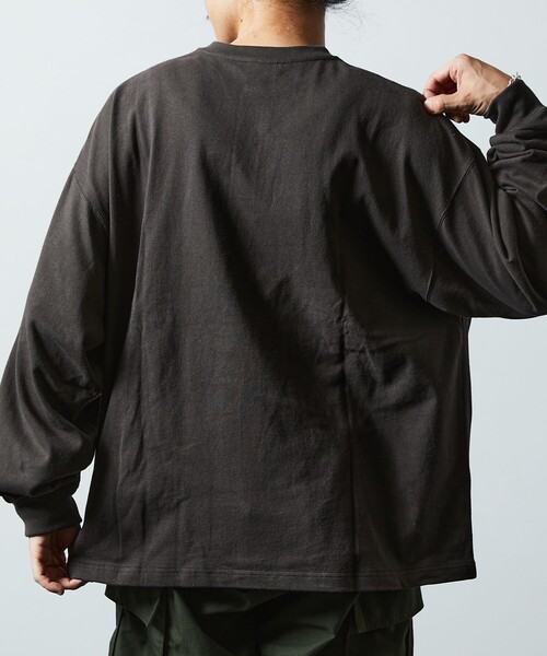 FREAK'S STORE(フリークスストア)の「限定展開 9オンス Heavyweight ビッグシルエット ヘンリーネック ロングスリーブTシャツ/ヘビーウェイト/ロンTEE(Tシャツ/カットソー・メンズ・ネイビー/スミクロ/ブラック/アッシュグレー/グレイッシュベージュ/ホワイト・SMALL/LARGE/MEDIUM)」の19枚目の写真