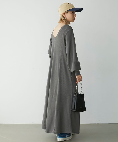 Chaco closet(チャコ クローゼット)の「ワッフルバックオープンフィットフレアワンピース(ワンピース・レディース・オートミール/チャコールグレー/ブラック・FREE)」の15枚目の写真