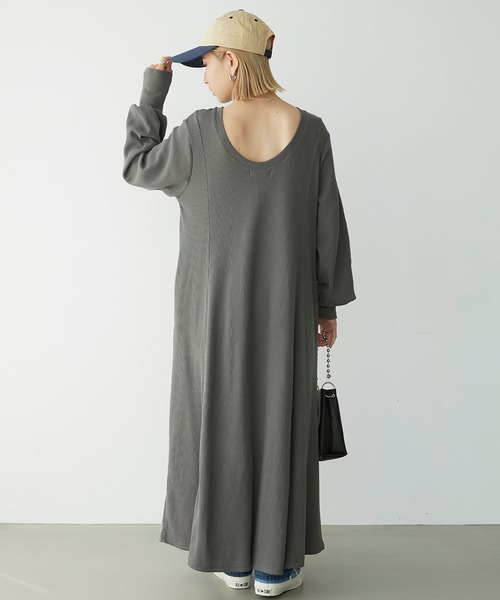 Chaco closet(チャコ クローゼット)の「ワッフルバックオープンフィットフレアワンピース(ワンピース・レディース・オートミール/チャコールグレー/ブラック・FREE)」の16枚目の写真