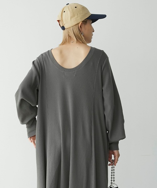 Chaco closet(チャコ クローゼット)の「ワッフルバックオープンフィットフレアワンピース(ワンピース・レディース・オートミール/チャコールグレー/ブラック・FREE)」の19枚目の写真