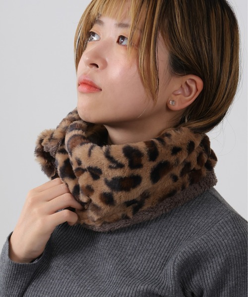 emesuelee（エメスーリー）の「ボタン付ふわふわモフモフネックウォーマー（ネックウォーマー/スヌード・レディース・アイボリー/ブラウン/ブラック系2/ブラック/ブラック系1/ネイビー/グレー/ライトグレー/ナチュラル/ブラウン系1/ベージュ/イエロー/モカ/ホワイト系その他・フリー）」の9枚目の写真