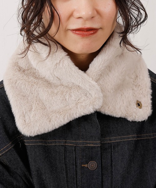 emesuelee（エメスーリー）の「ボタン付ふわふわモフモフネックウォーマー（ネックウォーマー/スヌード・レディース・アイボリー/ブラウン/ブラック系2/ブラック/ブラック系1/ネイビー/グレー/ライトグレー/ナチュラル/ブラウン系1/ベージュ/イエロー/モカ/ホワイト系その他・フリー）」の10枚目の写真