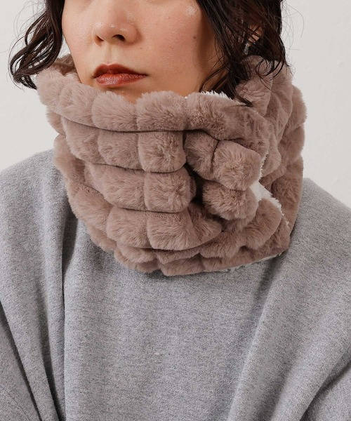 emesuelee（エメスーリー）の「ボタン付ふわふわモフモフネックウォーマー（ネックウォーマー/スヌード・レディース・アイボリー/ブラウン/ブラック系2/ブラック/ブラック系1/ネイビー/グレー/ライトグレー/ナチュラル/ブラウン系1/ベージュ/イエロー/モカ/ホワイト系その他・フリー）」の8枚目の写真