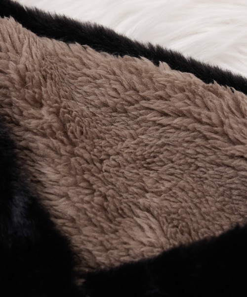 emesuelee（エメスーリー）の「ボタン付ふわふわモフモフネックウォーマー（ネックウォーマー/スヌード・レディース・アイボリー/ブラウン/ブラック系2/ブラック/ブラック系1/ネイビー/グレー/ライトグレー/ナチュラル/ブラウン系1/ベージュ/イエロー/モカ/ホワイト系その他・フリー）」の19枚目の写真