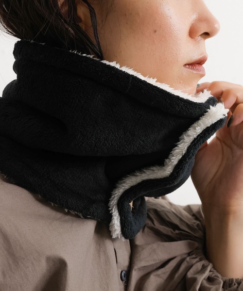 emesuelee（エメスーリー）の「ボタン付ふわふわモフモフネックウォーマー（ネックウォーマー/スヌード・レディース・アイボリー/ブラウン/ブラック系2/ブラック/ブラック系1/ネイビー/グレー/ライトグレー/ナチュラル/ブラウン系1/ベージュ/イエロー/モカ/ホワイト系その他・フリー）」の21枚目の写真