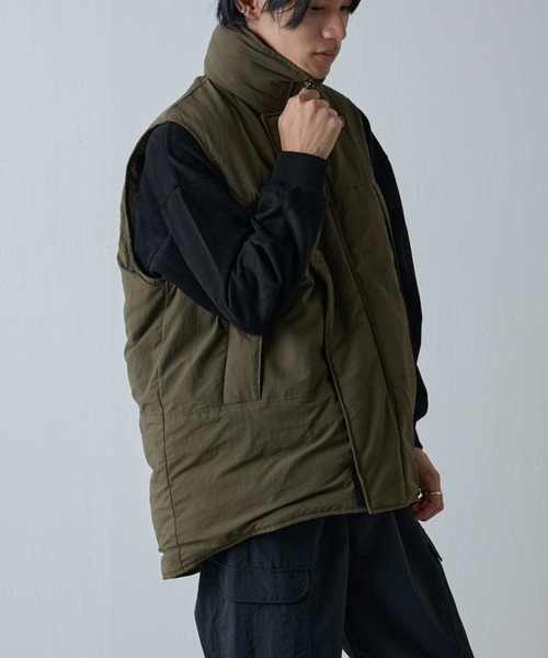 COLONY 2139(コロニートゥーワンスリーナイン)の「中綿モンスターベスト(ダウンベスト・メンズ・グレー/ブラック/カーキ・MEDIUM/LARGE)」の20枚目の写真