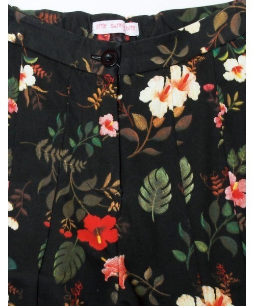Little sunny bite(リトルサニーバイト)の「【Little sunny bite】little sunny bite ×Clap Clap hibiscus print pants(その他パンツ・レディース・ブラック・SMALL)」の7枚目の写真
