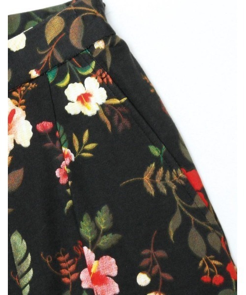 Little sunny bite(リトルサニーバイト)の「【Little sunny bite】little sunny bite ×Clap Clap hibiscus print pants(その他パンツ・レディース・ブラック・SMALL)」の6枚目の写真