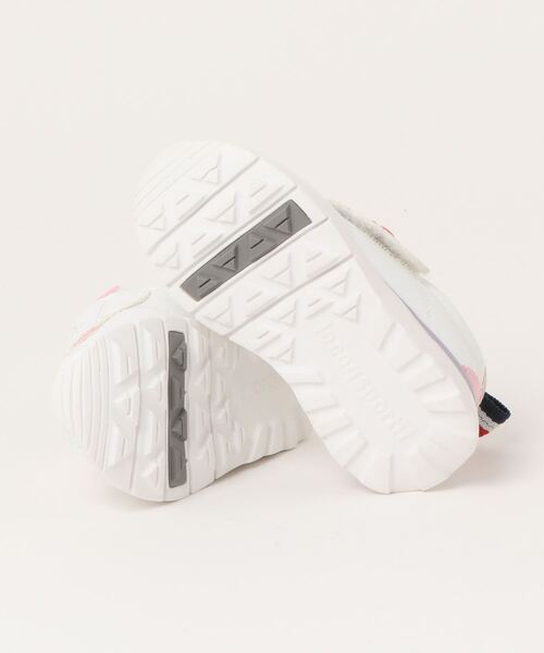 le coq sportif(ルコックスポルティフ)の「le coq sportif ルコックスポルティフ LCS MONTPELLIER 6 F【脱ぎ履き簡単】ベビーシューズ(LCSモンペリエ6F)(スニーカー・キッズ・ホワイト×ピンク/ブラック/ホワイト×ブラック/ベージュ・15.0cm/13.5cm/14.0cm/14.5cm/15.5cm/13.0cm/16.0cm)」の6枚目の写真
