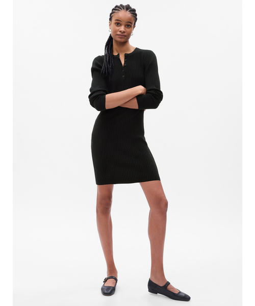 GAP（ギャップ）の「CashSoft カシミヤタッチ ヘンリー ミニ ニットワンピース（ワンピース・レディース・グレー/ブラック・M/S/XXS/L/XS/XL）」の2枚目の写真