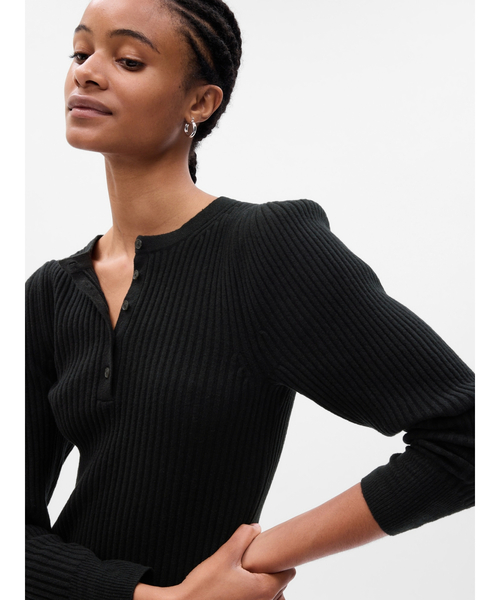 GAP（ギャップ）の「CashSoft カシミヤタッチ ヘンリー ミニ ニットワンピース（ワンピース・レディース・グレー/ブラック・M/S/XXS/L/XS/XL）」の5枚目の写真